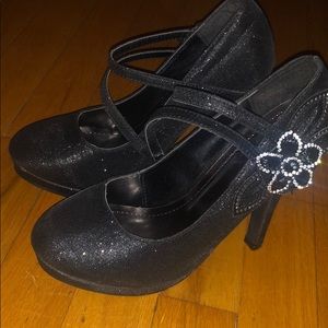 Black 6.5 sparkle shoes with rhrinestones
